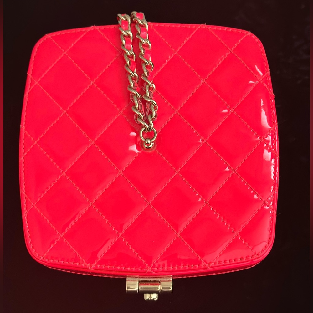 CHANEL Neon Pink Patent Quilted Cosmetic Case - Picture 3 of 12